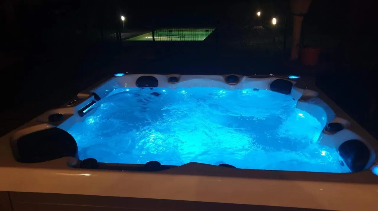 Blue Lagoon Suites&Spas Piscine Montauban